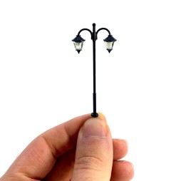 Micro Lampione altezza 6 cm colore nero per presepi e diorami con microlampada led