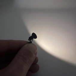 Micro Lampione orientabile colore nero per presepi e diorami con microlampada led