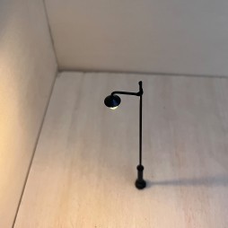 Lampione in rame alto 8,5 cm colore nero per presepi e diorami con microlampada led