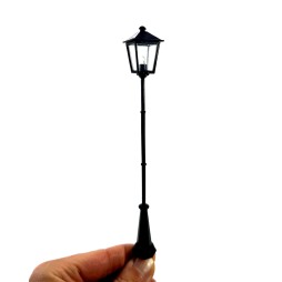 Lampione da terra antichizzato colore nero per presepi e diorami con micro lampada luce calda 12v