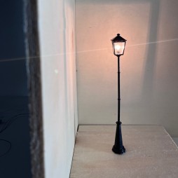 Black street lamp for cribs and dioramas with micro lamp 12v