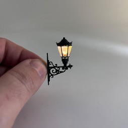 Lampione da parete lunghezza 2,1 cm colore nero per presepi e diorami con microlampada bianco caldo