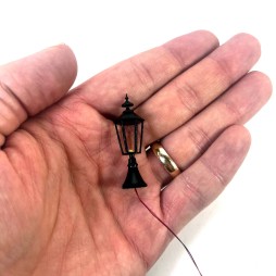 Lampione con lanterna colore nero per presepi e diorami con microlampada