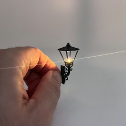 Lampione da parete colore nero per presepi e diorami con microlampada led