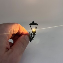 Lampione da parete colore nero per presepi e diorami con microlampada led