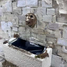 Lion's head for water fountain dispensing ideal for cribs and dioramas
