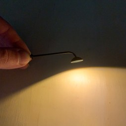 Lampione 6cm colore nero per presepi e diorami con microlampada led
